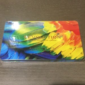 2 Revolution shadow palette!!
